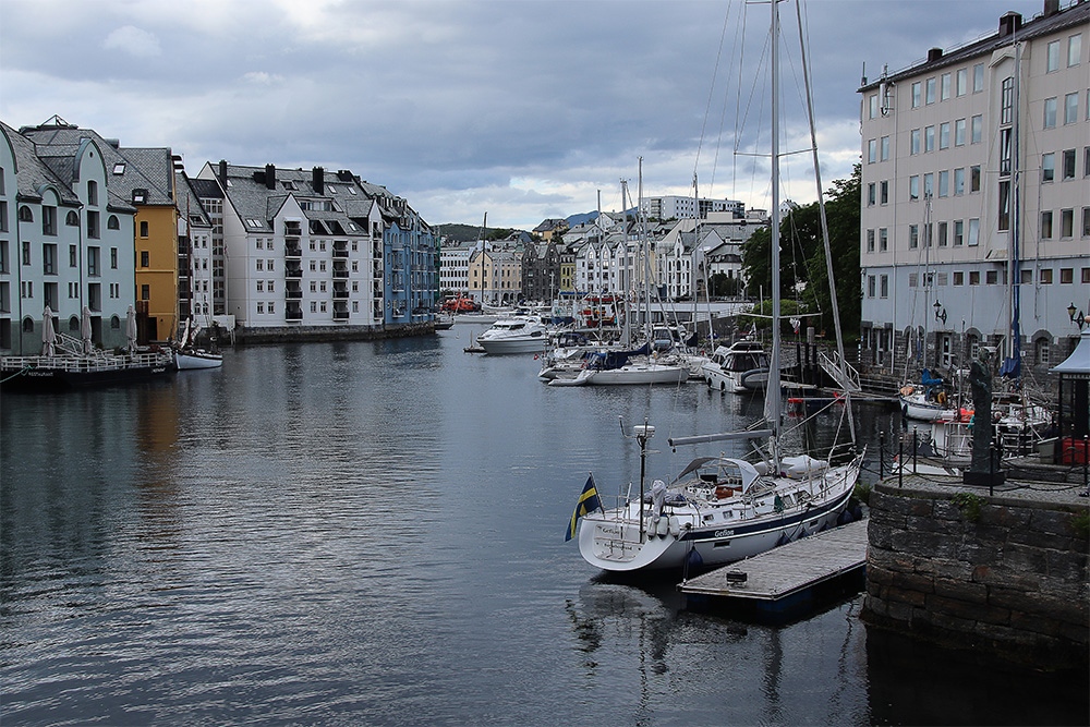 Norwegen - Innenhafen von Ålesund, Norbert J. Seifert